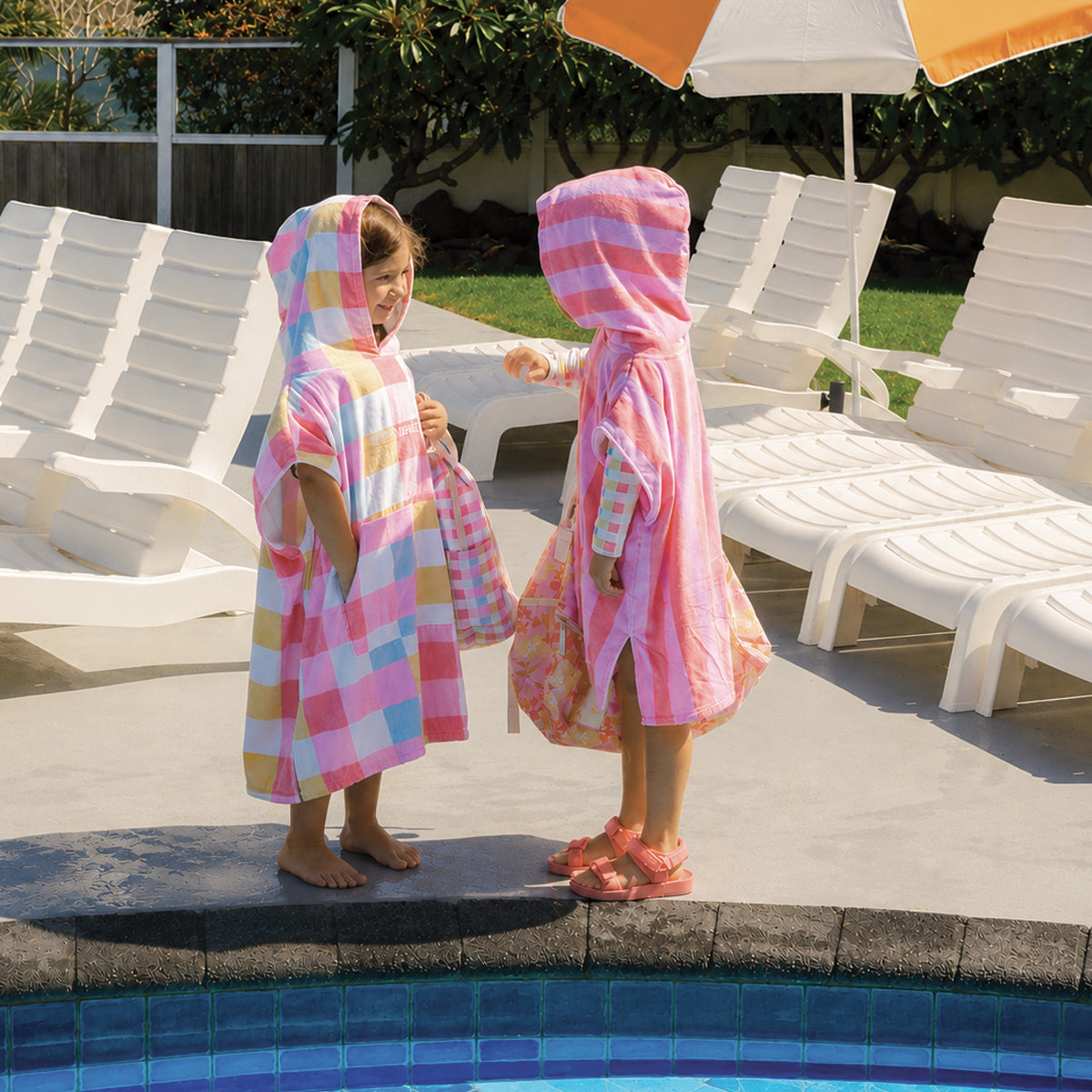 Crywolf Hooded Towel (Pop Gingham)