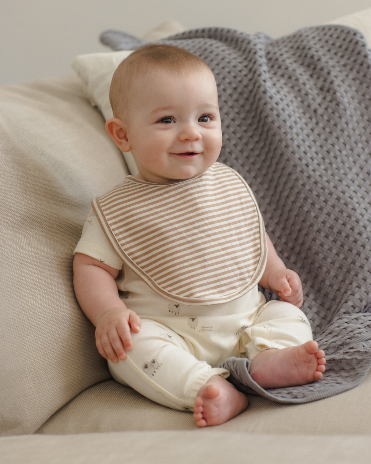 Quincy Mae Jersey Snap Bib 2pk (Bunnies/Almond Stripe)