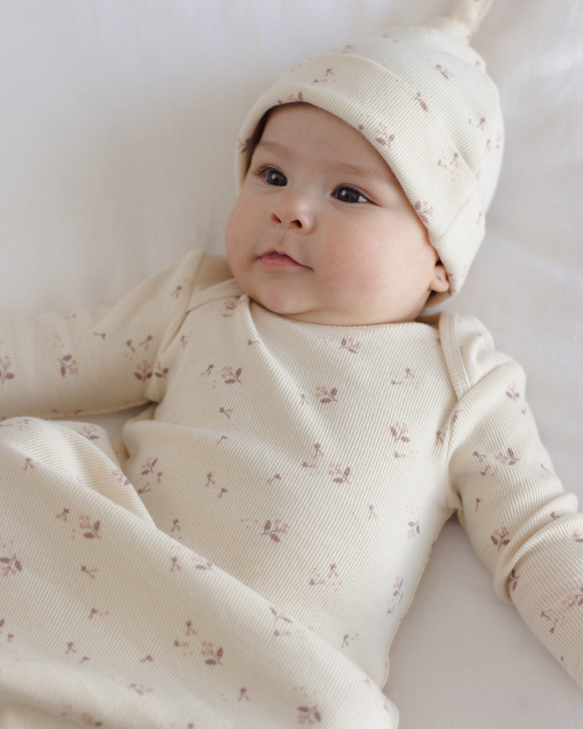 Quincy Mae Knotted Baby Gown + Hat Set (Fall Ditsy)