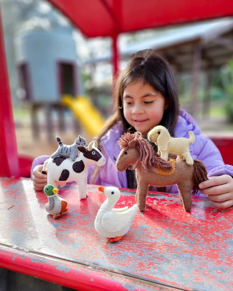 Tara Treasures Felt Farm Animals Toys Set (10pc)