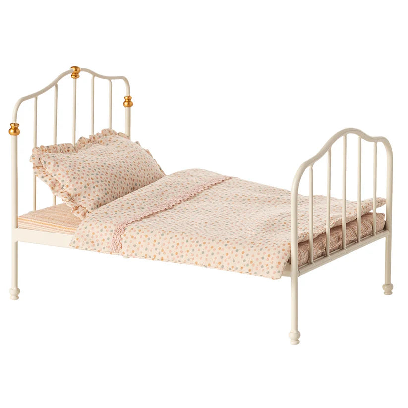 Maileg Vintage Double Bed Mouse (Off White)