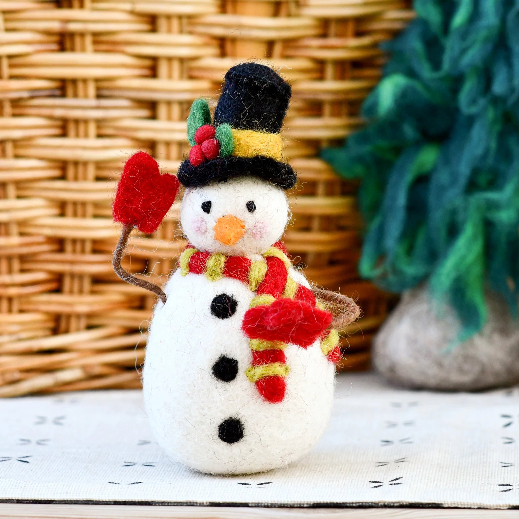tara treasures felt christmas ornament