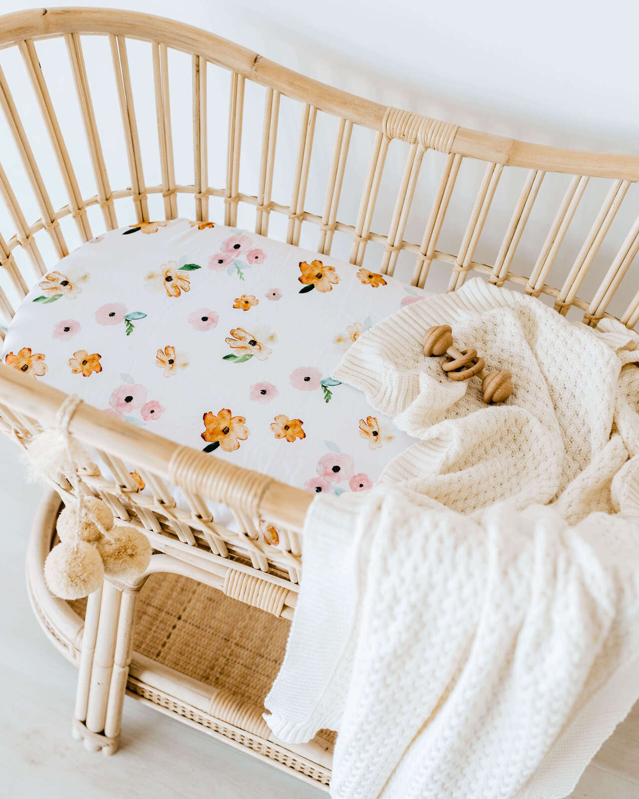 snuggle hunny kids bassinet sheet in poppy