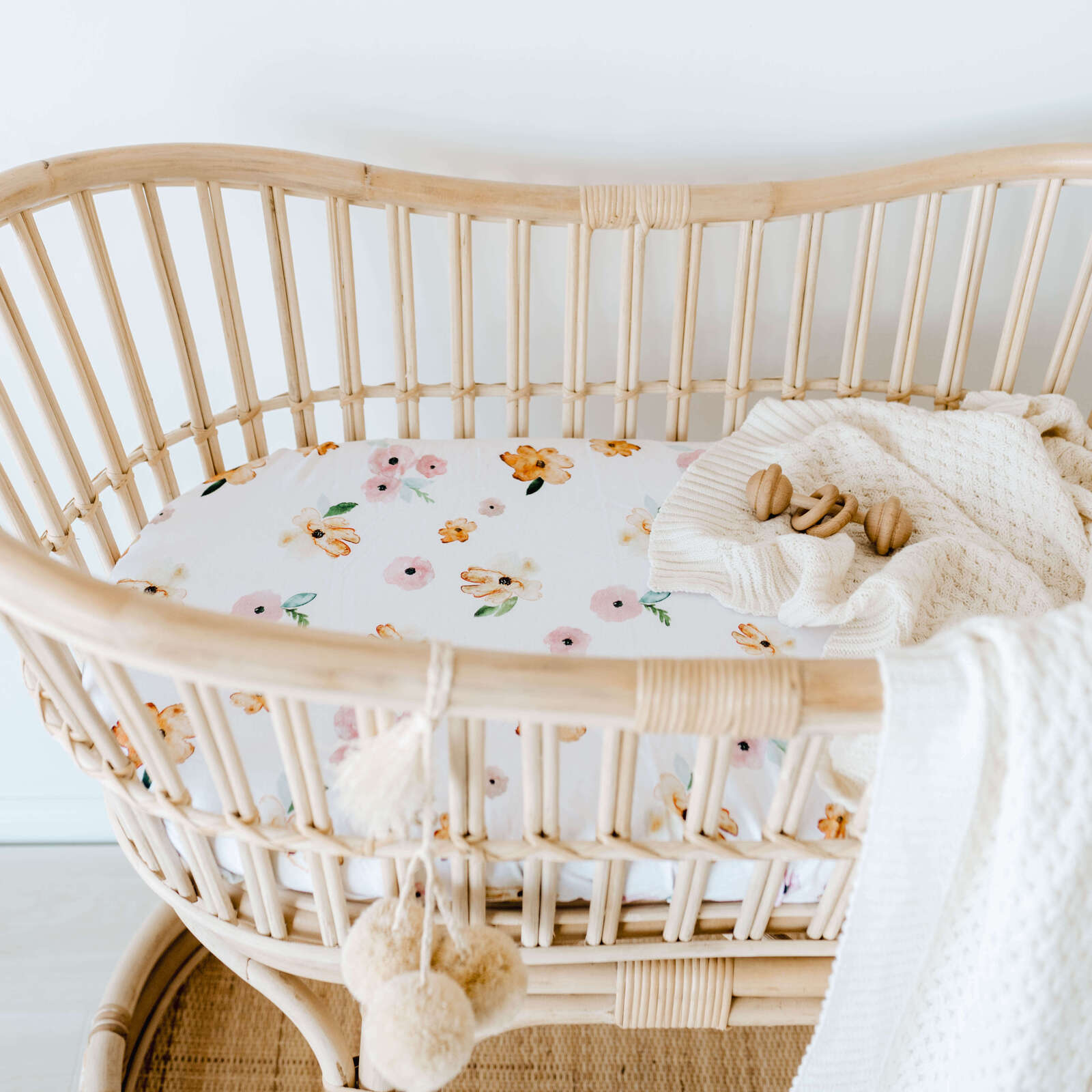 snuggle hunny kids bassinet sheet in poppy