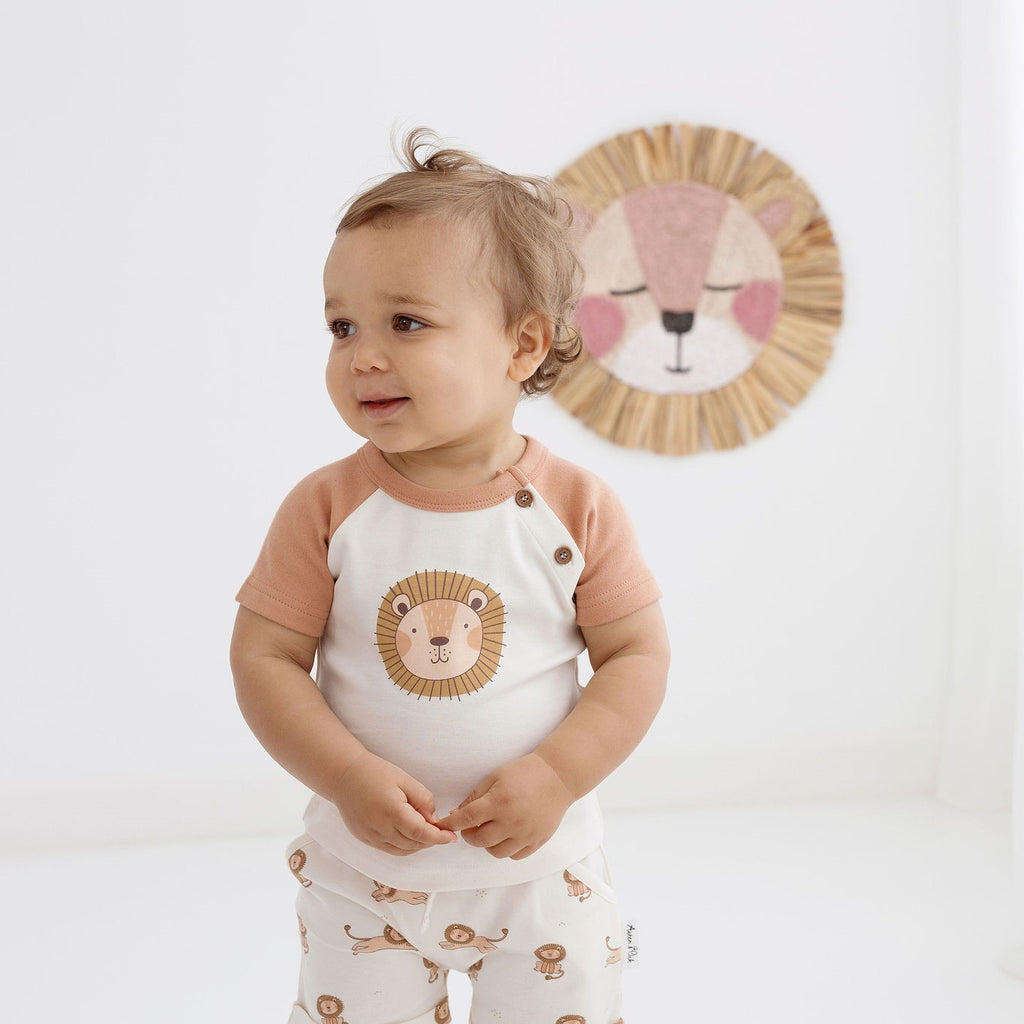 A&O Lion Print Raglan Tee (Natural)