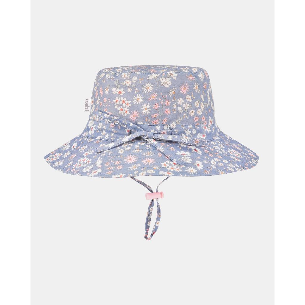 Toshi Sunhat (Eva Dusk)