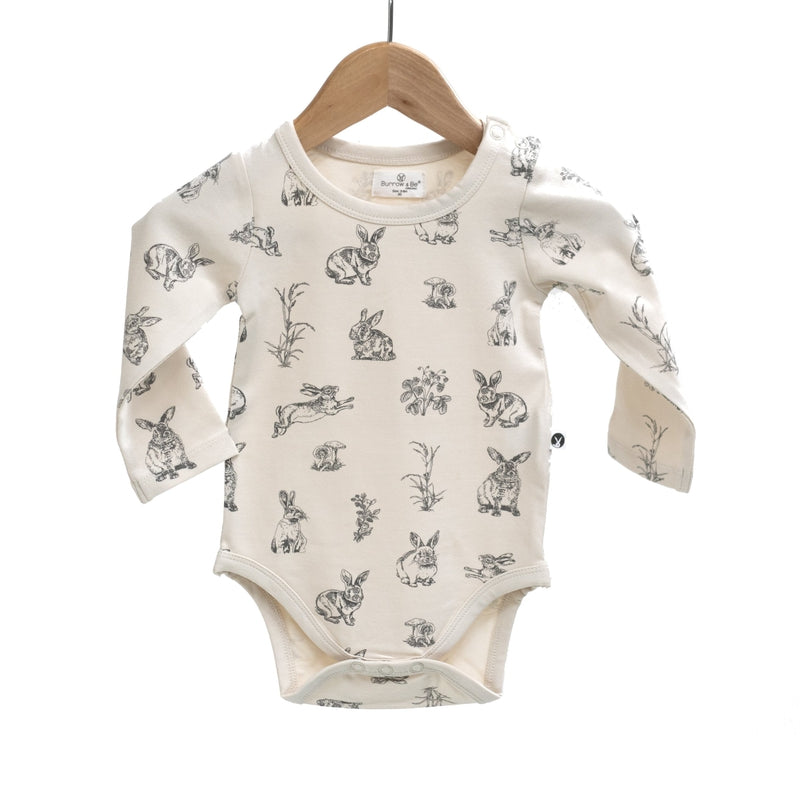 burrow & be baby essentials l/s bodysuit in almond burrowers print