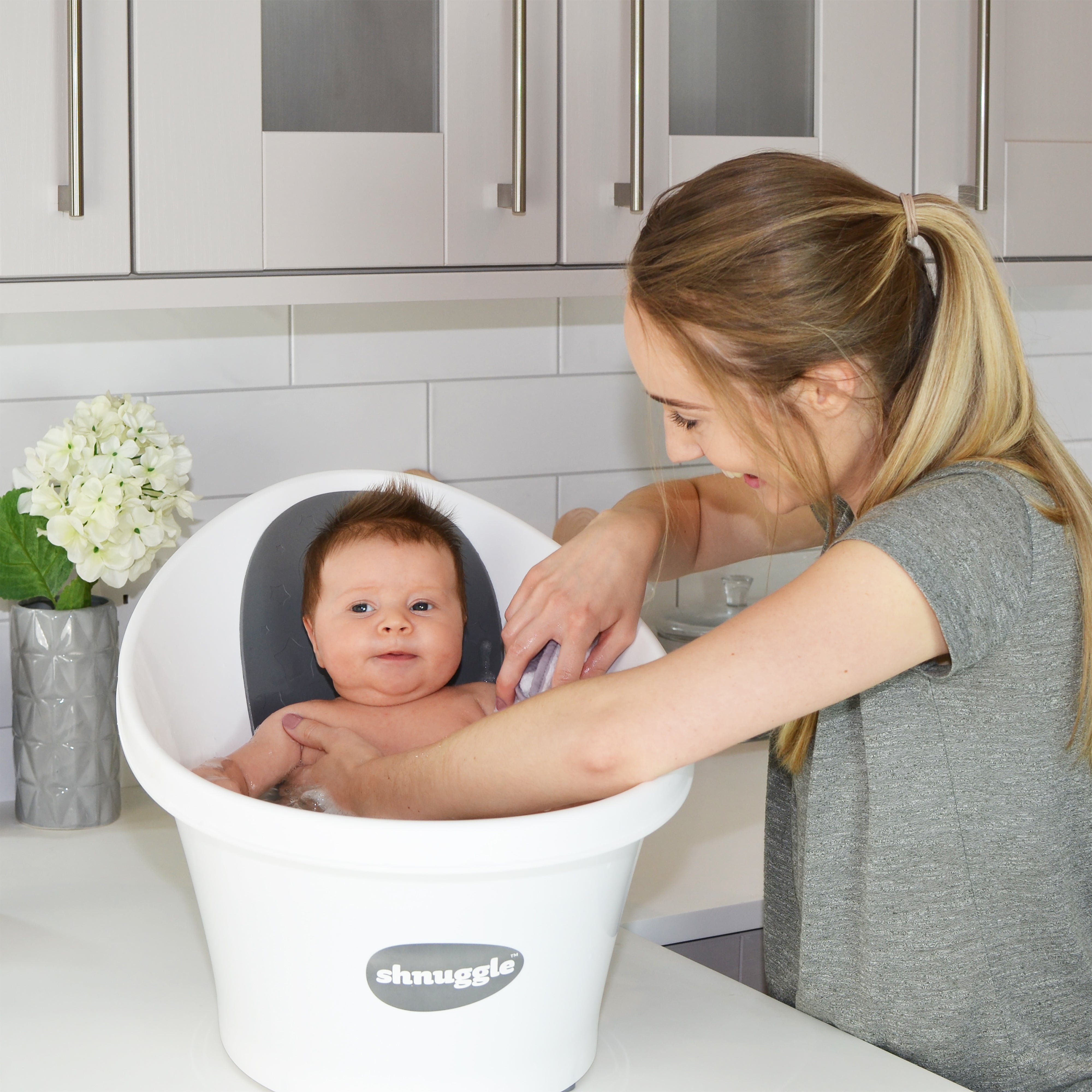 Shnuggle Baby Bath (White/Grey Stars)