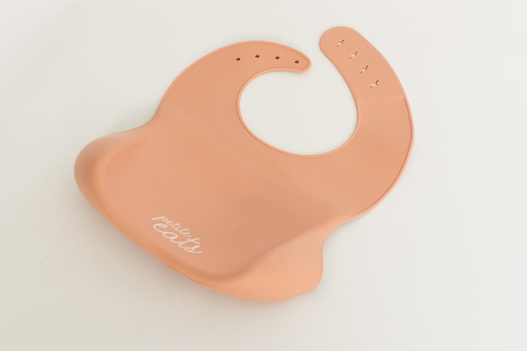 petite eats silicone bib in dusty coral