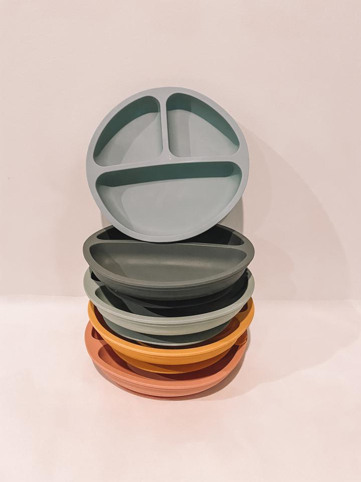 petite eats silicone suction plate in olive